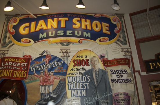 giantshoie.jpg giantshoie.jpg