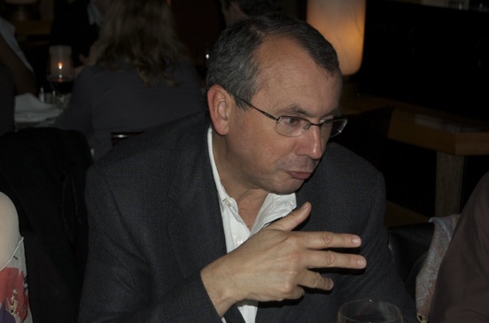 troisseteakshaches.jpg troisseteakshaches.jpg